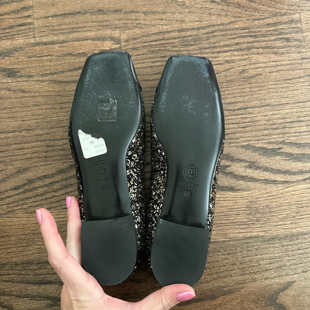 Chanel - Black and Gold Patent Flat - Picture 4 of 5